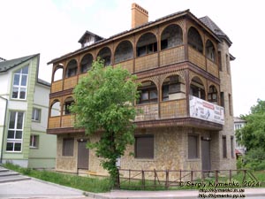 Трускавец, Львовская область. Фото. По улице Дрогобычская. Симпатичный новый домик на пересечении улиц Дрогобычская и Олексы Довбуша (ул. Дрогобычская, 17).