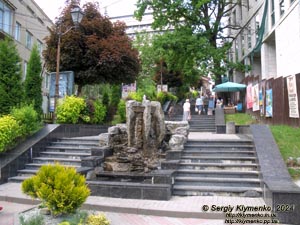 Трускавец, Львовская область. Фото. Курортный парк города Трускавец. Лестница вверх от центральной аллеи-площади.