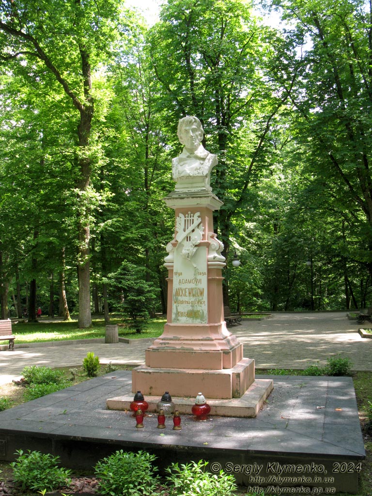 Трускавец, Львовская область. Фото. В Курортном парке города Трускавец. Памятник Адаму Мицкевичу.