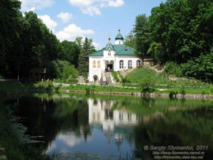 Фото Киева. Церковщина. Нижний пруд и церковь Рождества Богородицы.