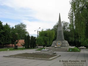 Умань. Фото. Памятник защитникам и освободителям города и землякам, погибшим в годы Великой Отечественной войны 1941-1945 годов.