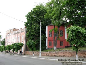 Умань. Фото. По улицам Умани, здания музыкального училища им. П. Д. Демуцкого (ул. Садовая, 25).
