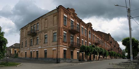 Умань. Фото. Бывший «Гранд-Отель» (кооперативное училище), памятник архитектуры, 1900 год (ул. Садовая, 4).