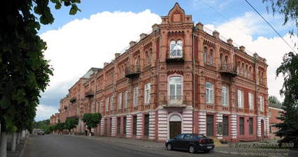 Умань. Фото. Бывшая Городская Управа (педагогический институт), памятник архитектуры, 1912 год (ул. Садовая, 2).