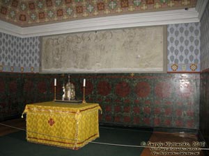 Ужгородский замок. Фото. Самый большой зал замкового дворца («Рыцарский»), превращённый в замковую часовню.