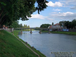 Ужгород. Фото. Вид на речку Уж в городе Ужгород.