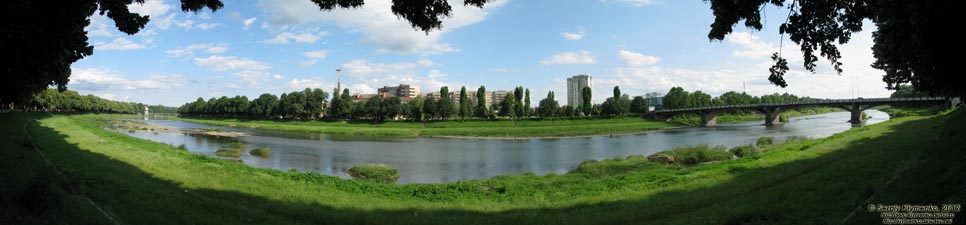 Ужгород. Фото. Вид на речку Уж в городе Ужгород. Панорама ~150°.