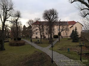 На территории Ужгородского замка. Фото. В парке.