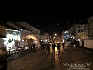 Вечерний Ужгород. Фото. Площадь Шандора Петефи.