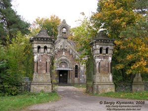 Винничина. Фото. Печора. Костел-мавзолей Потоцких-Свейковских (1904 год), спроектированный выдающимся архитектором В. Городецким.