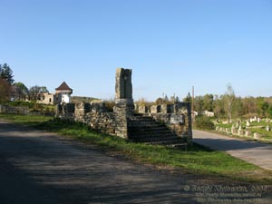 Винничина. Фото. Буша. Обелиск перед главным входом в заповедник.