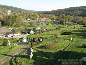 Винничина. Фото. Буша. Вид с башни крепости в сторону речки Бушанка и главного входа в заповедник.