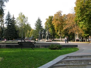 Винница. «Мемориал Славы» - мемориальный комплекс героям революции, гражданской и Великой Отечественной войн (в сквере им. Козицкого).