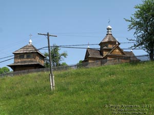 Ивано-Франковская область, Ворохта. Фото. Деревянная гуцульская церковь Рождества Богородицы, XVII-XVIII века.
