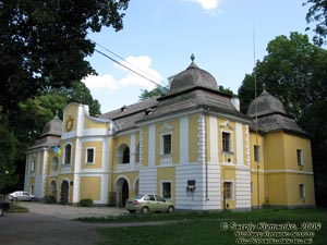 Закарпатская область. Виноградов. Фото. Дворец баронов Перени, XVI-XVII века.