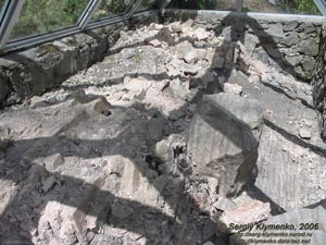 Вышгородский историко-культурный заповедник. 
Фрагмент стены храма-усыпальницы святых мучеников Бориса и Глеба XI-XII век
