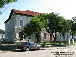 Яблунов, Ивано-Франковская область. Дом с мемориальной доской Ивану Франко.