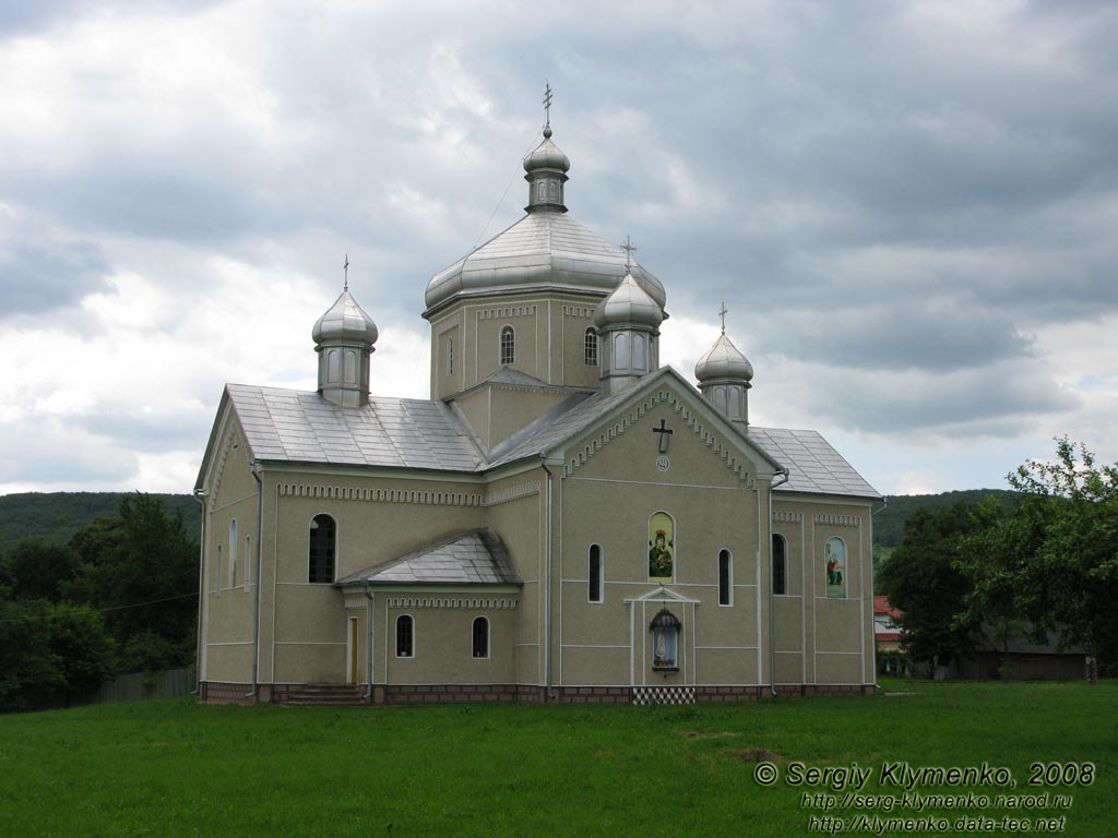 Яблунов, Ивано-Франковская область. Современная церковь.