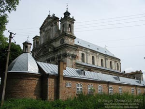 Волынь. Олыка. Фото. Троицкий костел (Коллегиальный), 1635-1640 годы (общий вид с севера).