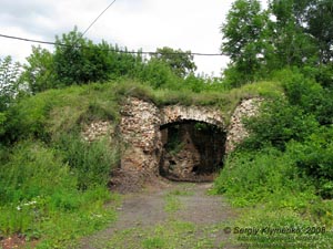 Волынь. Олыка. Фото. Замок Радзивиллов (1564 год), остатки северного бастиона.