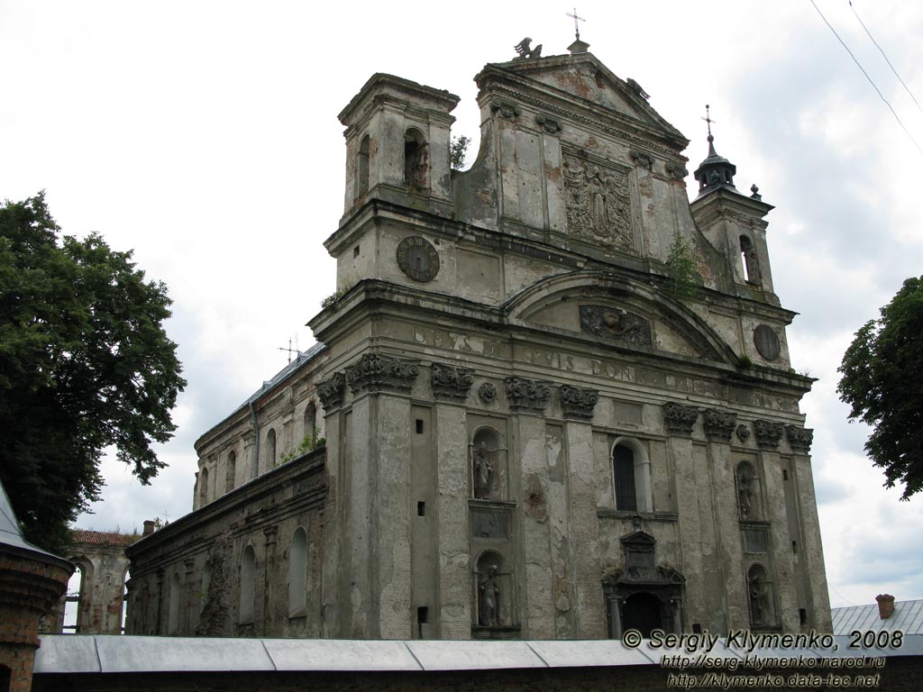 Волынь. Олыка. Фото. Троицкий костел (Коллегиальный), главный фасад.