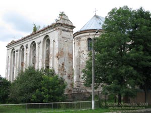 Волынь. Олыка. Фото. Колокольня Троицкого костела, вид с юго-востока.