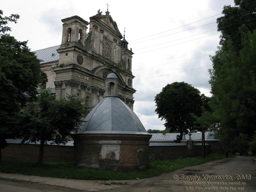 Волынь. Олыка. Фото. Троицкий костел (Коллегиальный), 1635-1640 годы (общий вид с востока).