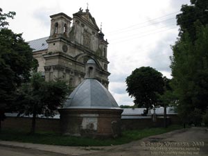 Волынь. Олыка. Фото. Троицкий костел (Коллегиальный), 1635-1640 годы (общий вид с востока).