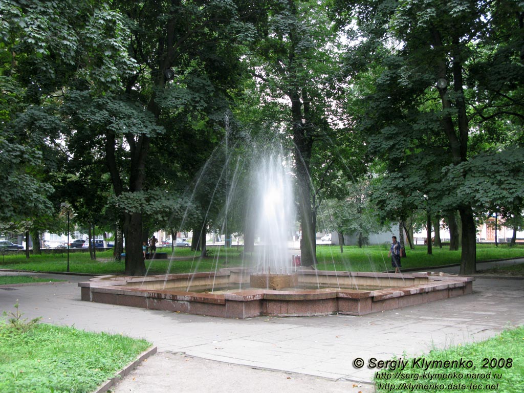 Житомирщина. Овруч. Фото. Фонтан в городском парке.