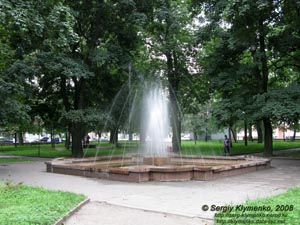 Житомирщина. Овруч. Фото. Фонтан в городском парке.