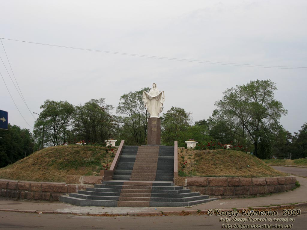 Житомирщина. Коростень. Фото. Статуя Божьей Матери Покров Пресвятой Богородицы.