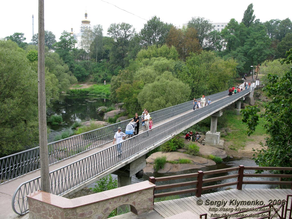 Житомирщина. Коростень. Фото. Парк им. Н. Островского, пешеходный мост через речку Уж.