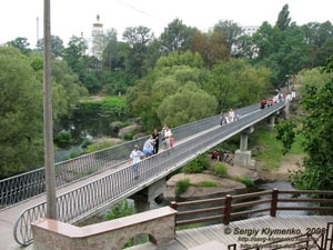 Житомирщина. Коростень. Фото. Парк им. Н. Островского, пешеходный мост через речку Уж.