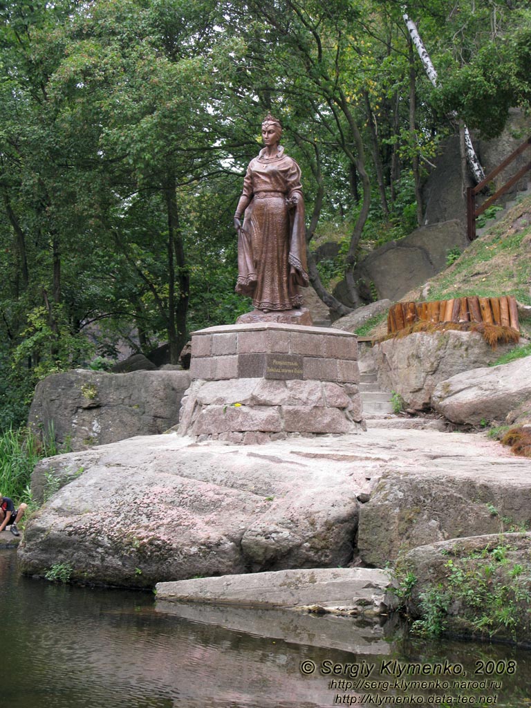 Житомирщина. Коростень. Фото. Парк им. Н. Островского. Равноапостольная Великая Княгиня Киевская Ольга.