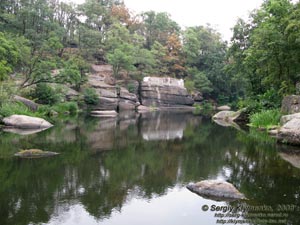 Житомирщина. Коростень. Фото. Парк им. Н. Островского. Каменные валуны на речке Уж.