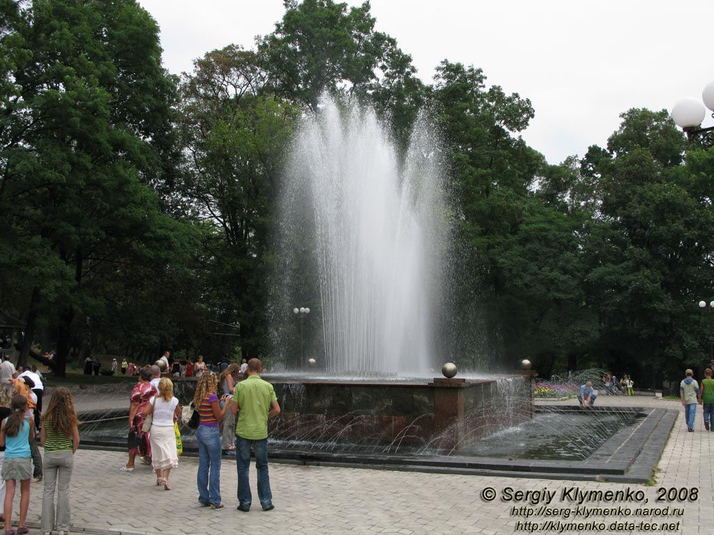 Житомирщина. Коростень. Фото. Парк им. Н. Островского. Фонтан.