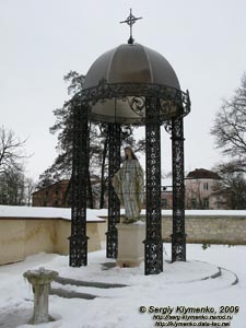 Ивано-Франковская область. Рогатин. Фото. Храм Рождества Пресвятой Богородицы. Часовенка Божьей Матери.