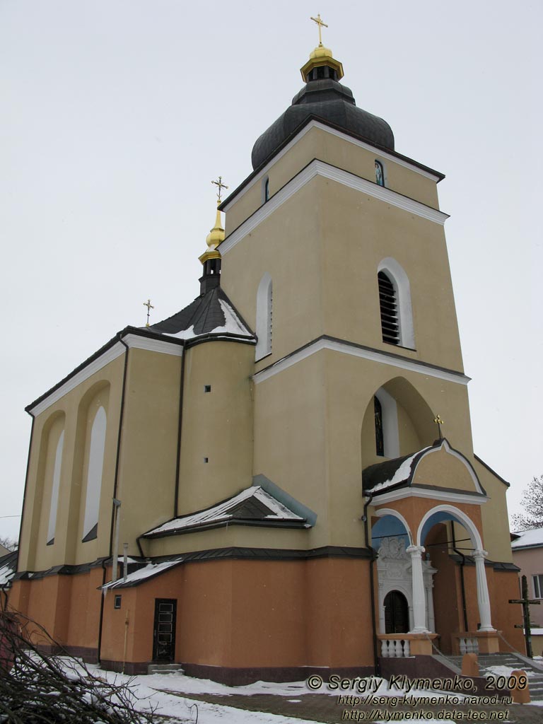 Ивано-Франковская область. Рогатин. Фото. Храм Рождества Пресвятой Богородицы, памятник архитектуры XII-XVIII веков (западный фасад).