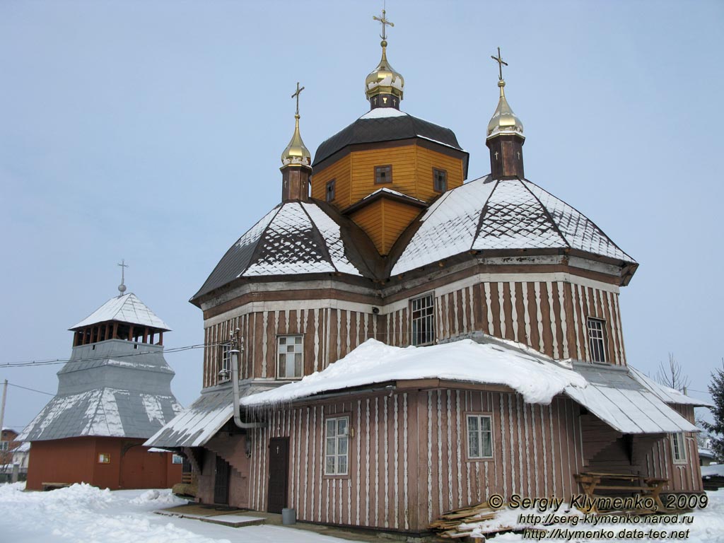 Ивано-Франковская область. Тысменица. Фото. Церковь Рождества Пресвятой Богородицы (1736 год) и колокольня Церкви Богородицы (1710 год).
