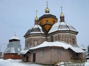Ивано-Франковская область. Тысменица. Фото. Церковь Рождества Пресвятой Богородицы (1736 год) и колокольня Церкви Богородицы (1710 год).