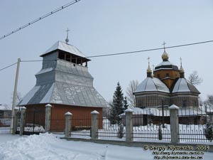 Ивано-Франковская область. Тысменица. Фото. Церковь Рождества Пресвятой Богородицы (1736 год) и колокольня Церкви Богородицы (1710 год).