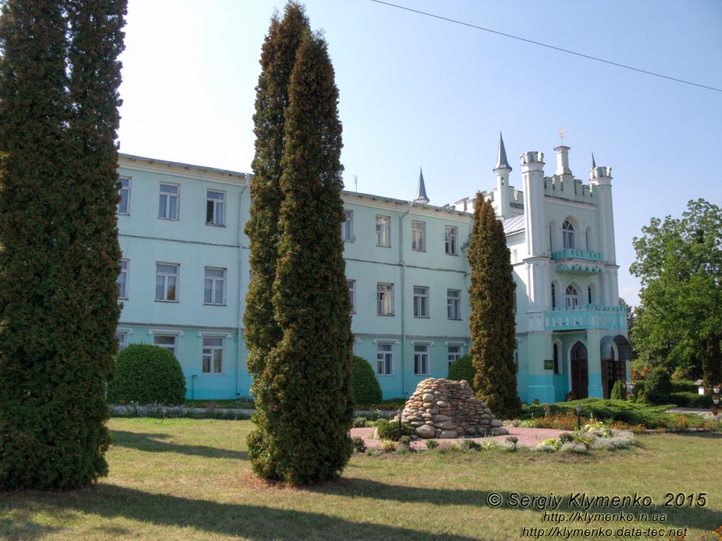 Тернопольщина. Село Белокриница (Кременецкий район). Фото. Северо-восточный (парадный) фасад Белокриницкого дворца.