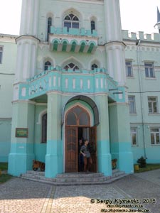Тернопольщина. Село Белокриница (Кременецкий район). Фото. Правый ризалит на парадном фасаде Белокриницкого дворца. Фрагмент.