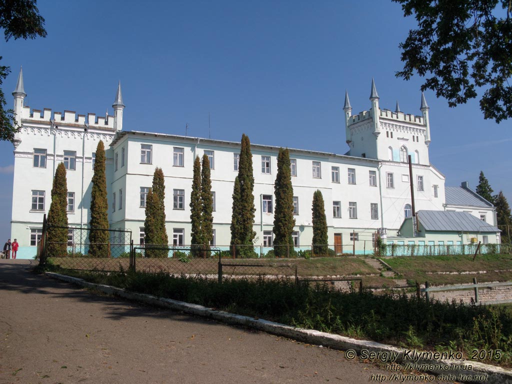 Тернопольщина. Село Белокриница (Кременецкий район). Фото. Юго-западный (парковый) фасад Белокриницкого дворца.