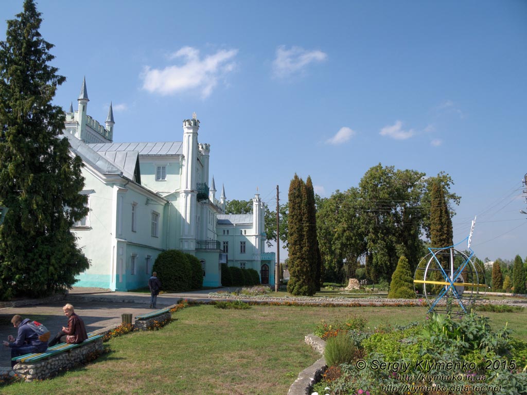 Тернопольщина. Село Белокриница (Кременецкий район). Фото. Северо-восточный (парадный) фасад Белокриницкого дворца.