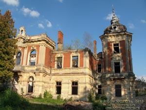 Львовщина. Село Тартаков. Фото. Дворец в Тартакове. Вид с юго-запада (со стороны парка).