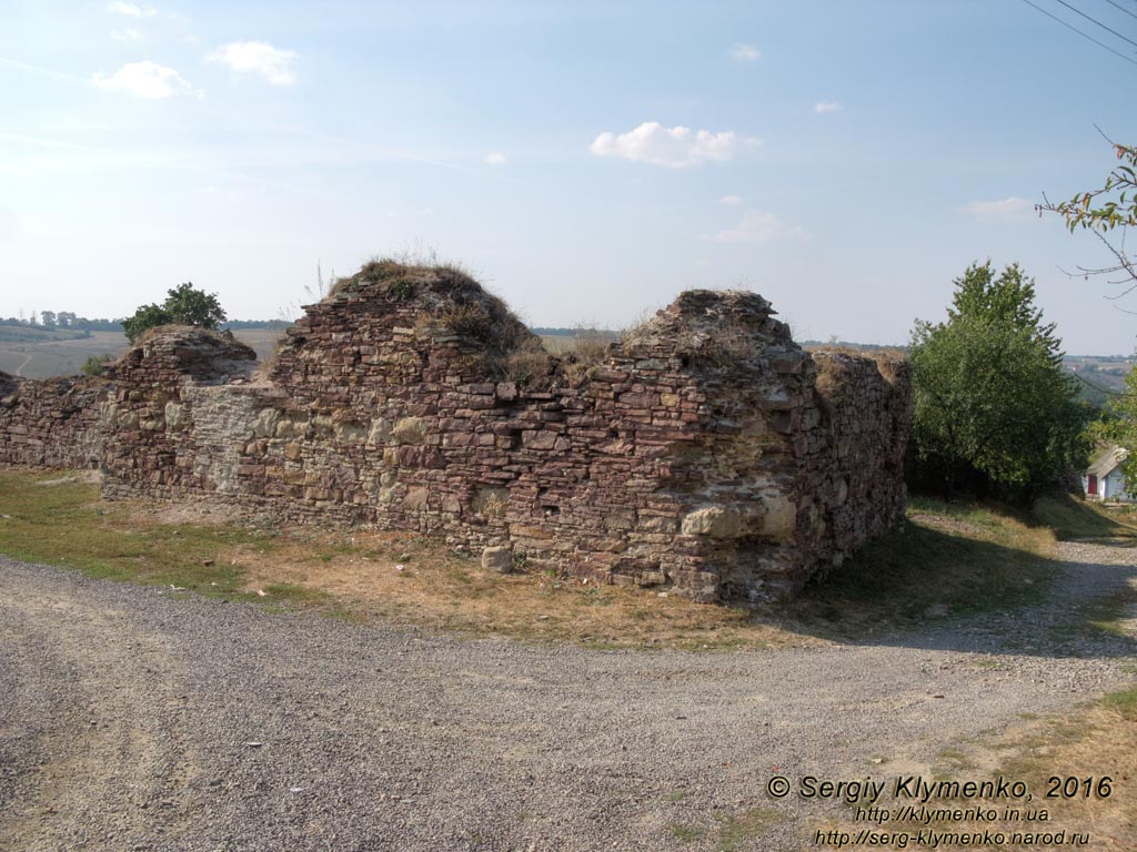 Тернопольская область, село Подзамочек. Фото. Замок Творовских (1600 год). Восточный бастион. Вид снаружи крепости.