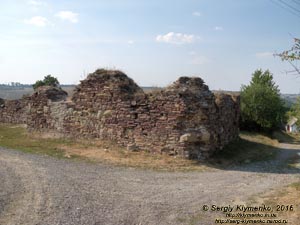 Тернопольская область, село Подзамочек. Фото. Замок Творовских (1600 год). Восточный бастион. Вид снаружи крепости.