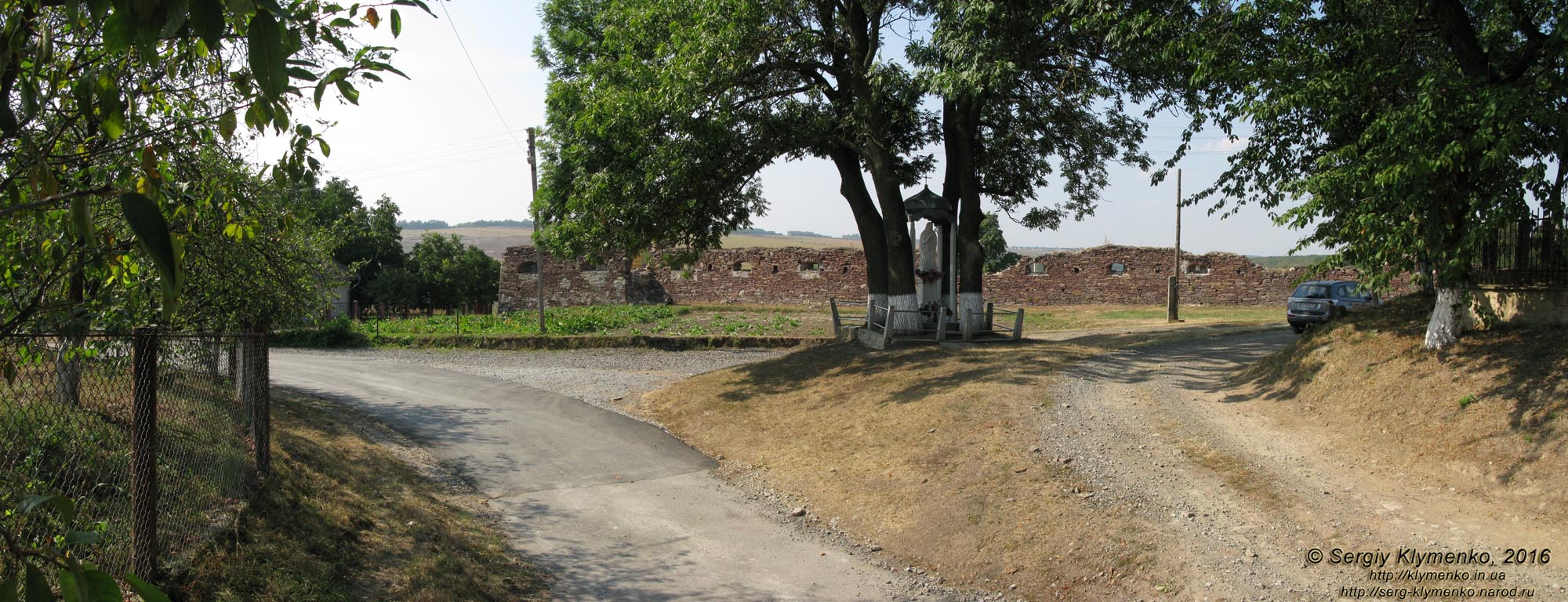 Тернопольская область, село Подзамочек. Фото. Замок Творовских (1600 год). Вид с юго-востока (49°04'45"N, 25°23'55"E).
