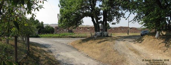 Тернопольская область, село Подзамочек. Фото. Замок Творовских (1600 год). Вид с юго-востока (49°04'45"N, 25°23'55"E).